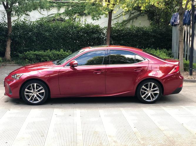 雷克萨斯is300c二手(18年雷克萨斯is300二手)