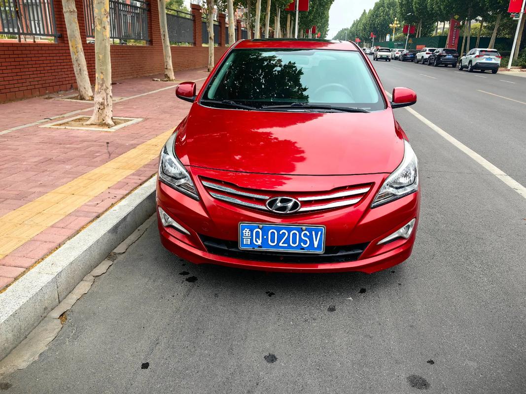 现代瑞纳两厢版/现代瑞纳二箱