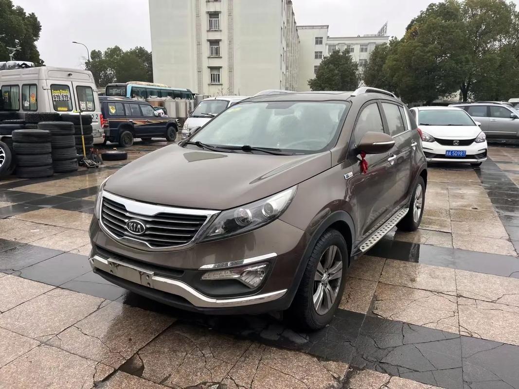 起亚智跑2012款报价及图片(起亚suv智跑2012款图片)