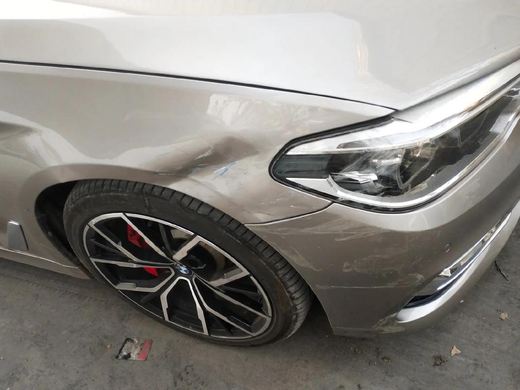 钣金喷漆一般多少钱 宝马4s店一个面钣金喷漆一般多少钱