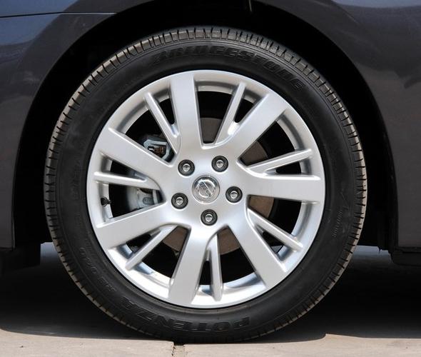 日产轩逸轮胎规格(日产轩逸轮胎规格型号18年)