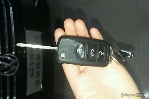 大众帕萨特车钥匙图片(大众帕萨特钥匙孔在哪里)