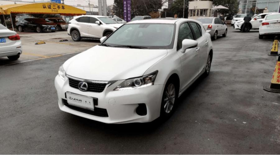 改装车店／改装车店老板拍你照片