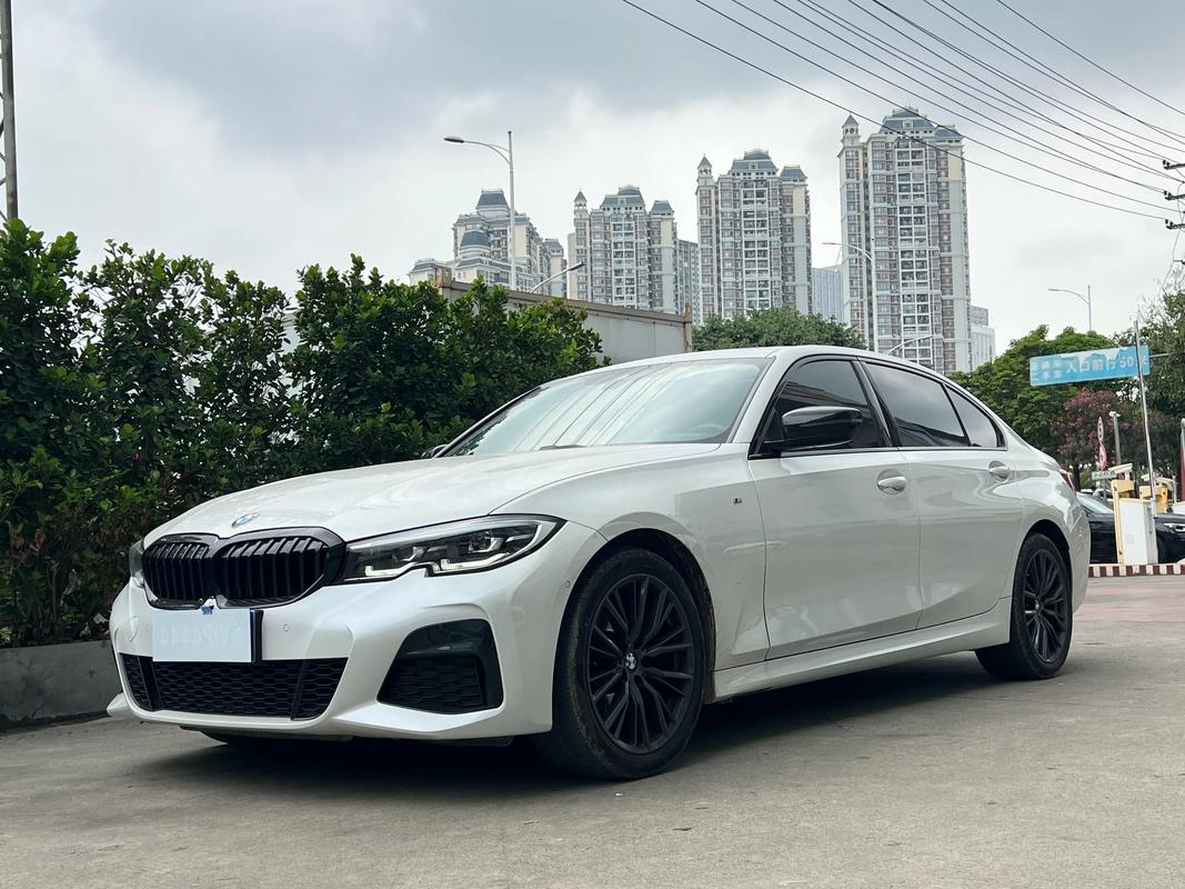 宝马3系325lim曜夜运动款 宝马3系325lim曜夜运动款落地价2021