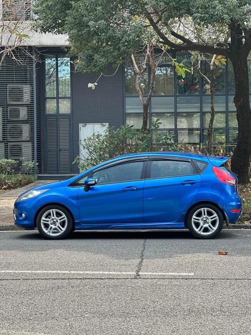 【十万左右两厢车,十万左右的两厢车哪款好】