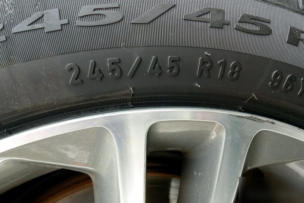 别克君威2019款,别克君威2019款轮胎型号