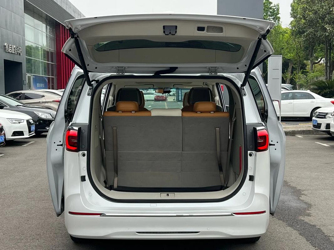 gl8es陆尊653t豪华型(gl8es陆尊653T豪华型跑多少万公里报废)