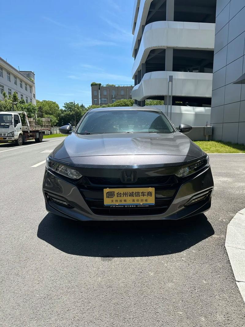 十代雅阁260精英版配置参数 十代雅阁260精英版落地价多少钱