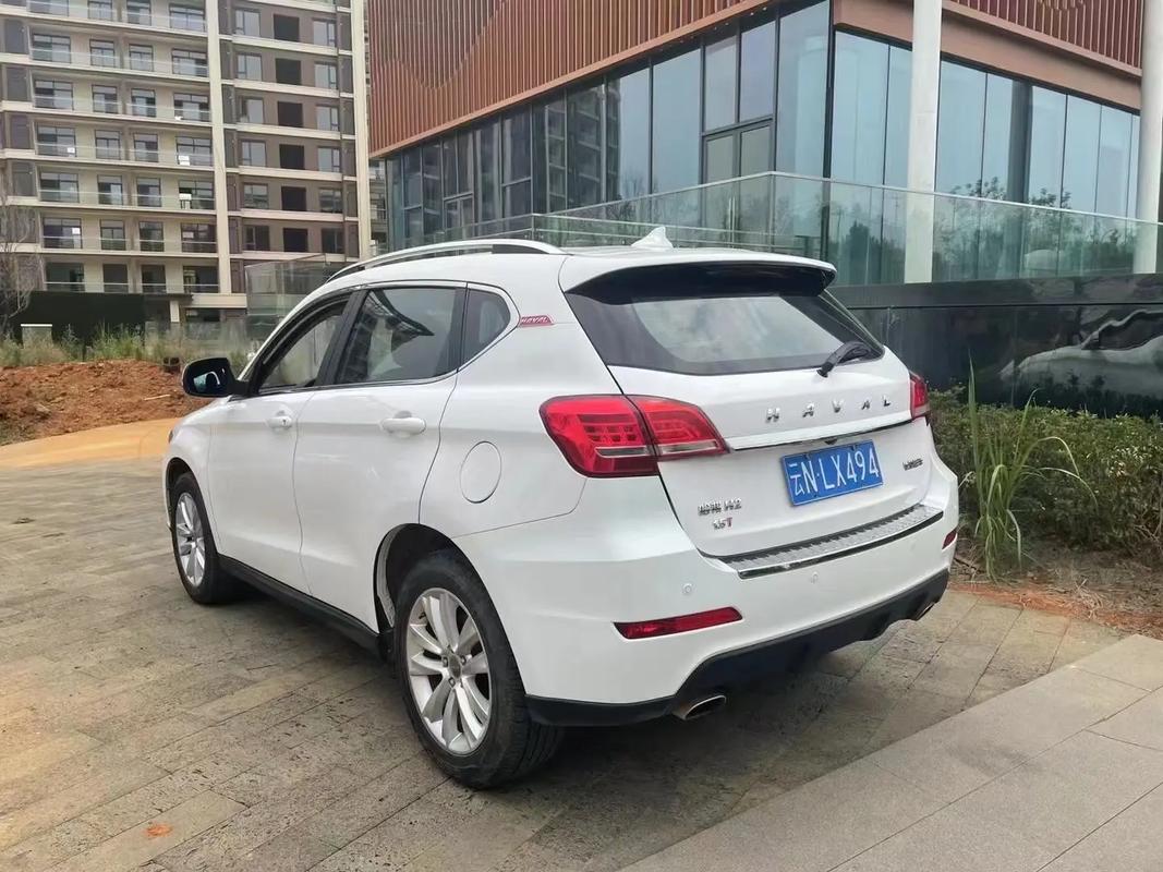 16年自动挡哈弗h2顶配多少钱/16年哈弗h2二手多少钱一个